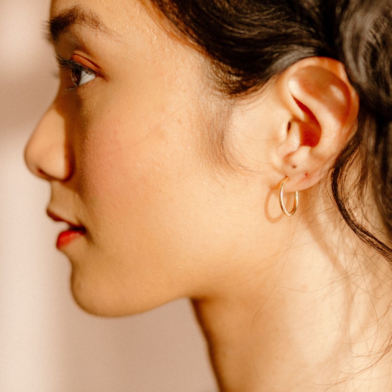 Boucles doreilles Gold Hoop, Simple Gold Hoops, Lightweight Hoops, Everyday Earrings, Minimal Gold Hypoallergenic Hoops, Chunky Pipe Hoops image 5