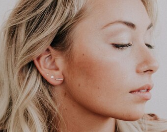 Tiny bar berichten, Gold Bar hengsten, Mini Gouden studs, minimale gouden post oorbellen, hypoallergene Posts, Tiny Gold Bar hengsten-mini Stitch berichten