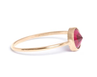 Bague solitaire rouge, bague en pierre rouge, rouge et or, bagues de remplissage en or 14 carats, bagues empilables, cadeau pour elle, Saint-Valentin - bague d’épine rouge