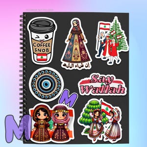 Op de afbeelding: Een set kleurrijke stickers met verschillende ontwerpen met betrekking tot Libanon. De stickers bevatten een koffiebeker met de tekst "Coffee Snob", een vrouw in traditionele Libanese kleding, een groep mensen die Libanese vlaggen vasthouden, een blauw oog met een parelrand, een groene cederboom met een Libanese vlag en een sticker met de tekst "Say Wallah" in roze en witte letters.