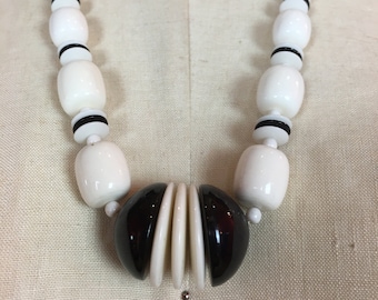 1980s necklace, beaded necklace, vintage jewelry, black and white, 1950s style, chunky, 80s does 50s, graduated, striped, disks, rockabilly