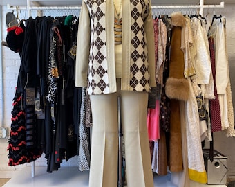 vintage 1970s beige polyester argyle pantsuit, small medium, jacket and pants, flared leg, high waist, mod, 28 waist