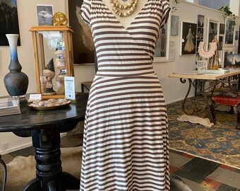 1990s wrap dress, brown and white striped, vintage 90s dress, fit and flare, tie through waist, banana republic, cotton jersey, minimalist