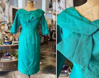 1950s wiggle dress, emerald green taffeta, Suzy Perette, vintage 50s dress, mrs amisel style, 26 waist, hourglass fit, bow neck, designer