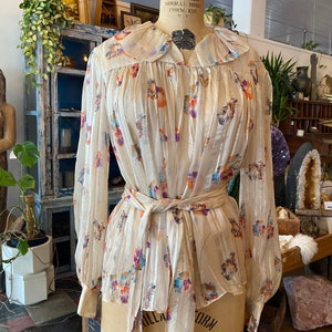 1980s 2 piece set, sheer lurex, 1980s skirt set, blouson, draped tunic, balloon sleeves, cream silk floral, cottagecore, 28 29 waist, boho zdjęcie 4