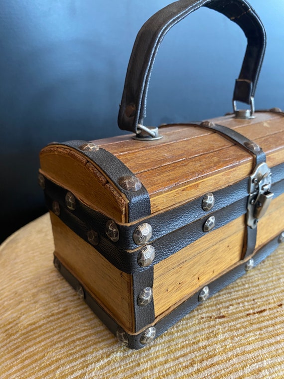 1960s box purse, treasure chest, vintage handbag, nov… Gem