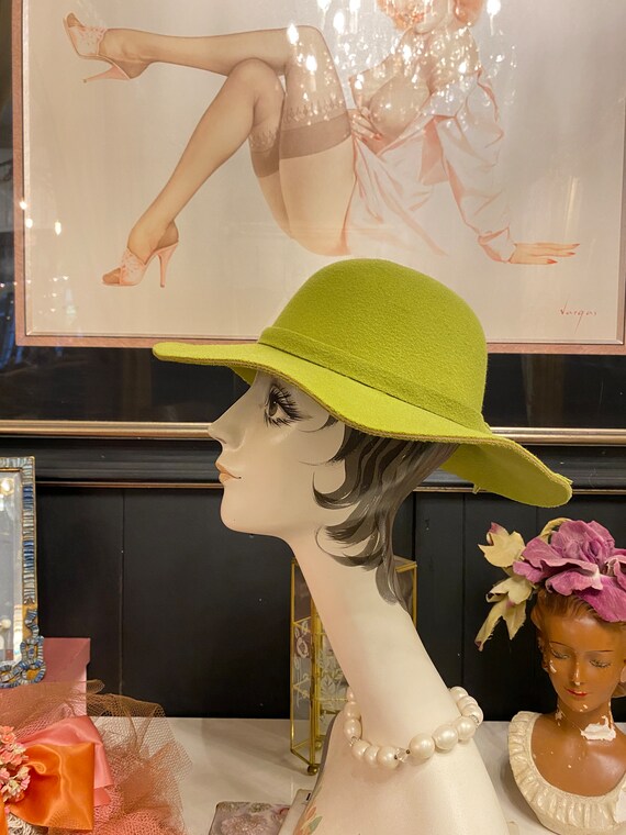 1970s style hat, wide brim, lime green felt, vint… - image 2