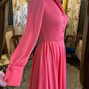 1970s dress, shirtwaist style, vintage 70s dress, coral pink polyester, fit and flare, Gail Gray, size small, full skirt, long sleeve, mod image 5