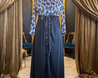1970s dressing gown, vintage robe, leopard print, zip front, nylon, 70s loungewear, j c Penney, medium, drawstring