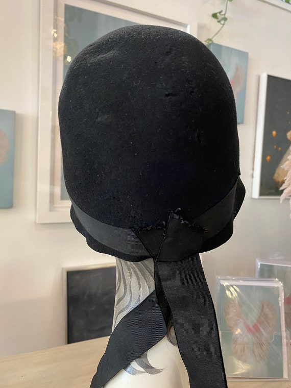 1920s cloche, black wool felt, embroidered, antiq… - image 6