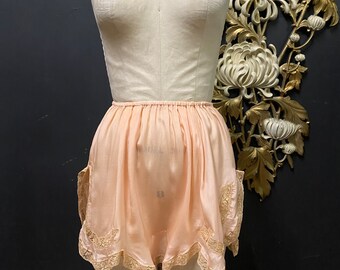 1920s tap shorts, step in, vintage bloomers, peach slip, beige lace, high waist, vintage lingerie, flapper style, medium, boudoir, burlesque