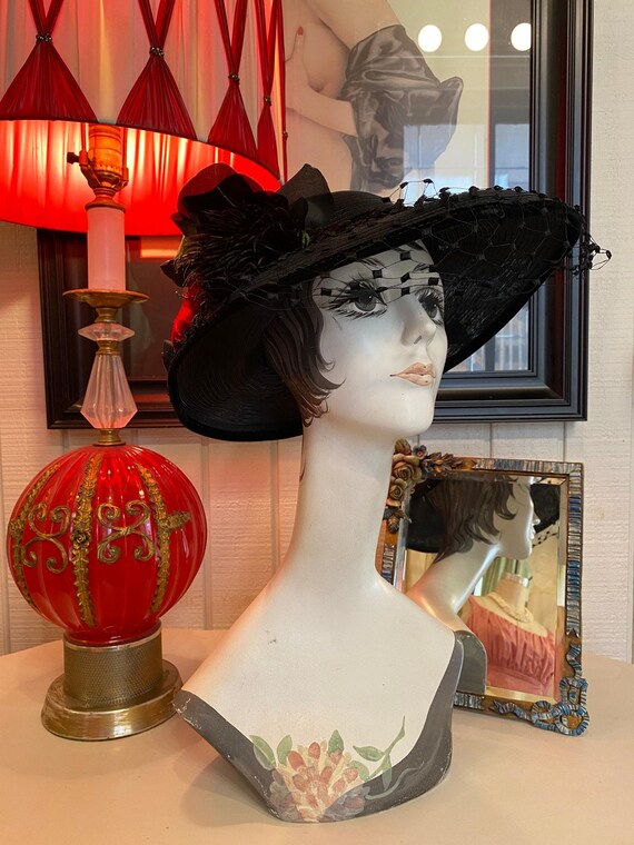 Vintage 1940s Black Straw Wide Brim Hat With Veil and Roses  display picture 1