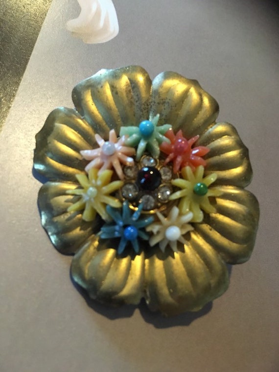 1940s celluloid pin, vintage 40s brooch, floral b… - image 4