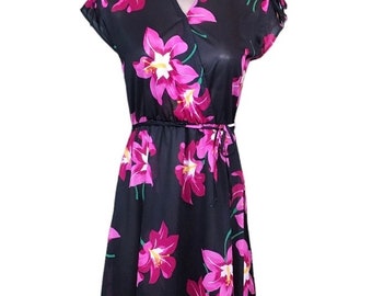 1970s wrap style dress, vintage 70s dress, hibiscus print, black floral dress, purple flower print, split sleeve dress, small, Hawaiian