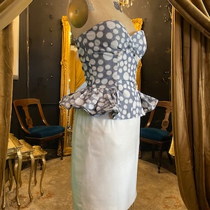 1980s cocktail dress, gray and cream, peplum dress, vintage 80s dress, strapless mini dress, ruffled hips, polka dot, x small, 24 waist image 7
