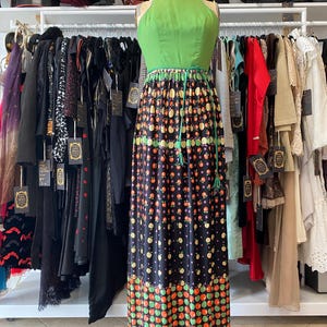 vintage 1970s novelty print maxi dress black and green apple fruit sleeveless hostess 25 x small