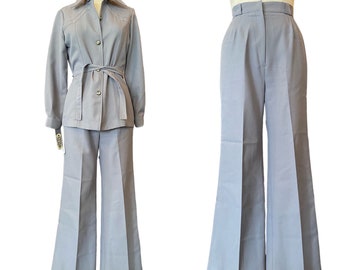 RESERVED 1970s pantsuit, gray polyester, vintage leisure suit, 70s 3 piece set, panther, medium, belted jacket, bellbottom
