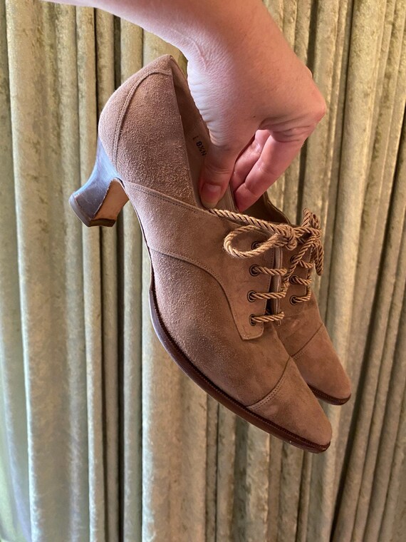 Vintage 1980s Tan Suede Granny Shoes Victorian Louis Heel Lace up