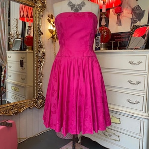 vintage 1980s A.J Bari fit and flare dress strapless fuchsia cotton formal 50s