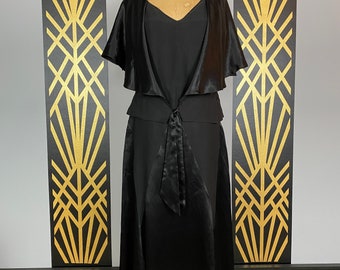 1920s 2 piece set, flapper style, dress with capelet, black rayon, anitique dress, harlequin, flutter sleeves, 1930s dress, art deco, medium