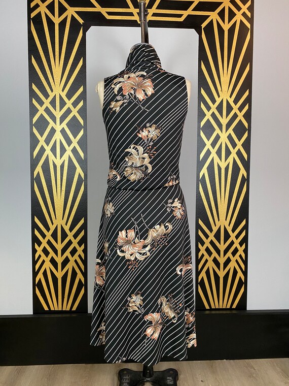 1970s polyester dress, black floral, vinytage 70s… - image 8