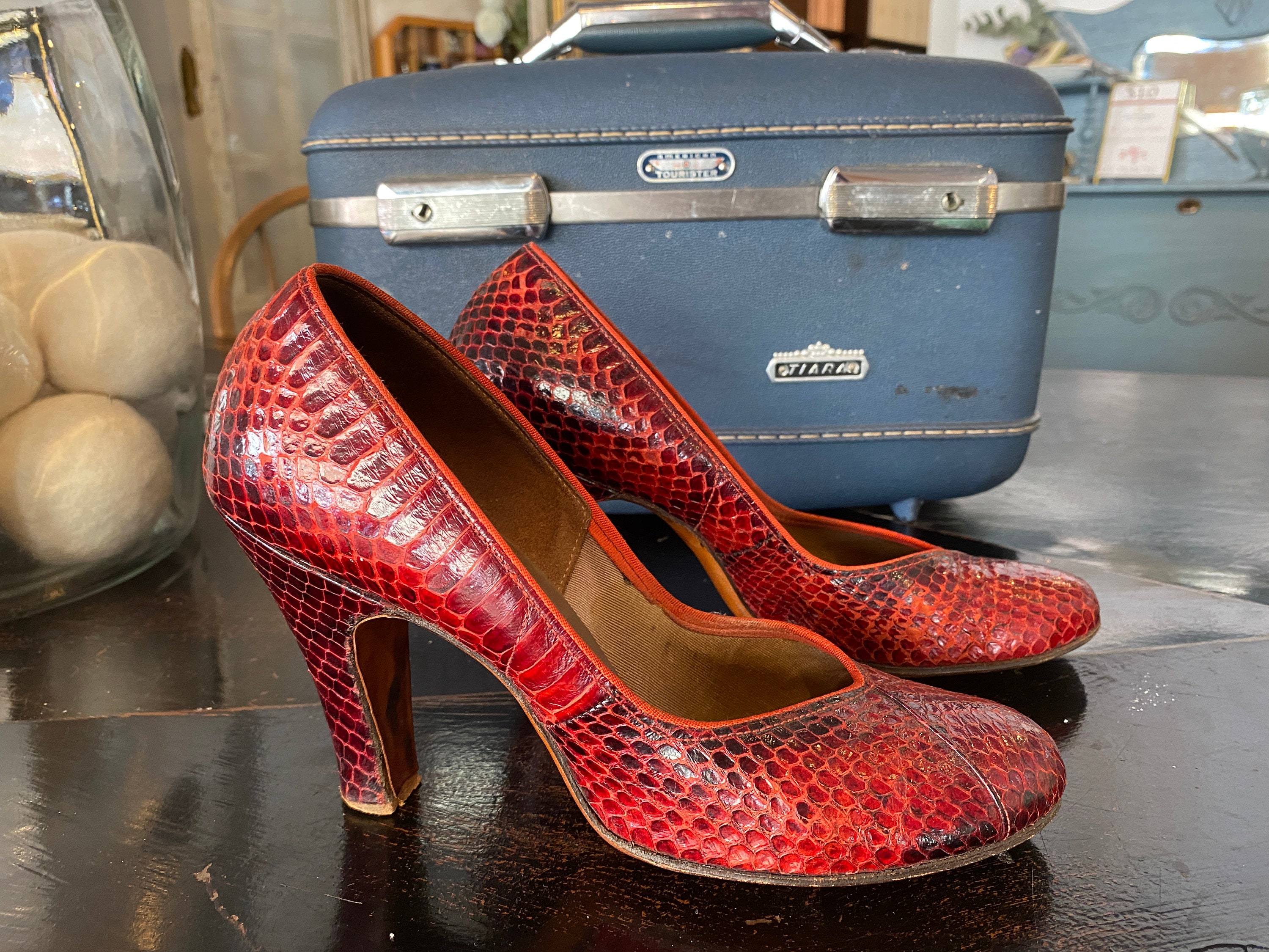 1940s Pumps Vintage Shoes Red High Heels Snake Skin Round Toe Connie Minnie Mouse Size 6 1 2 Film Noir Style Holly Glamour Reptile Etsy UK