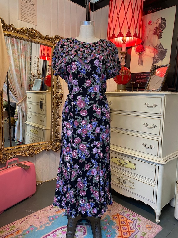 green emerald velvet dress Vintage Floral Midi Dress main image 0