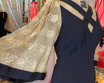 vintage 1930s schwarzes kleid crepe mit bestickter spitze engelsärmel 30s fashion s/m