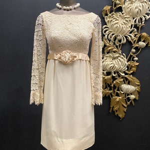 vintage 1960s Empire- Taillenkleid Creme Spitze transparente Ärmel mod Hochzeit Größe small 26 klein formeller Cocktail