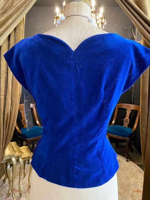 1950s fitted top, cobalt blue velvet, vintage blouse,… Gem