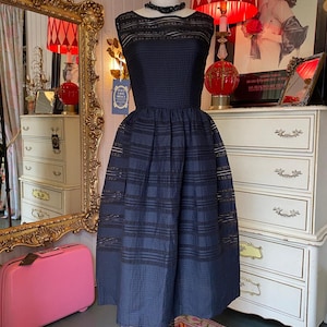 vintage 1950s fit and flare dress pin tucked black cotton and lace s/m full 27
