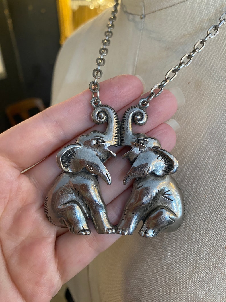 1970s necklace, novelty, double elephants, vintage jewelry, animals, silver tone, chunky pendant, good luck charm, late 60s, mod, funky image 5