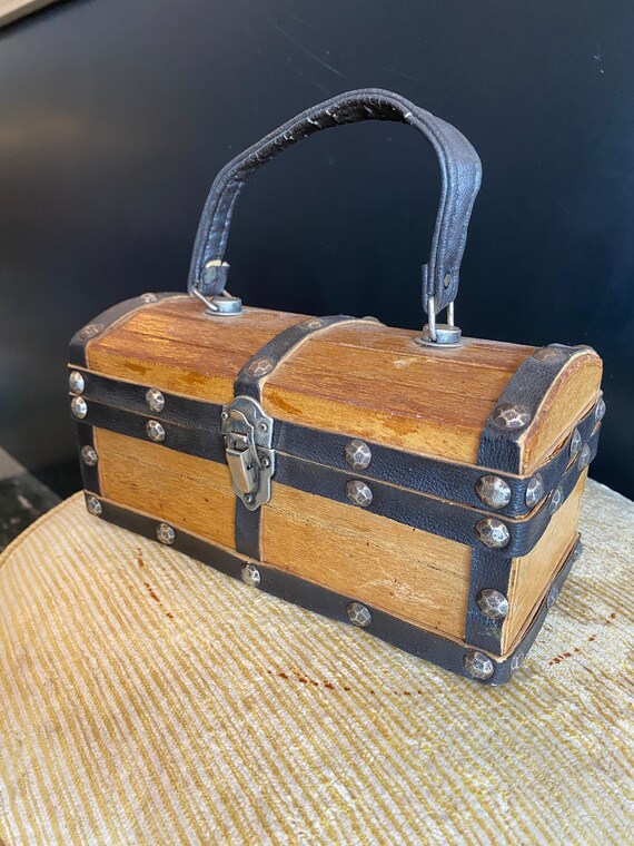 1960s box purse, treasure chest, vintage handbag, nov… Gem