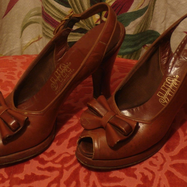Gorgeous 1940s peeptoe heels size 5 or 6