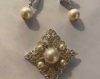 Conjunto de joyas de la década de 1960, broche y pendientes, joyería nupcial, pedrería y perlas, clip on, gotas de perlas, broche de perlas, joyería de boda, clásico