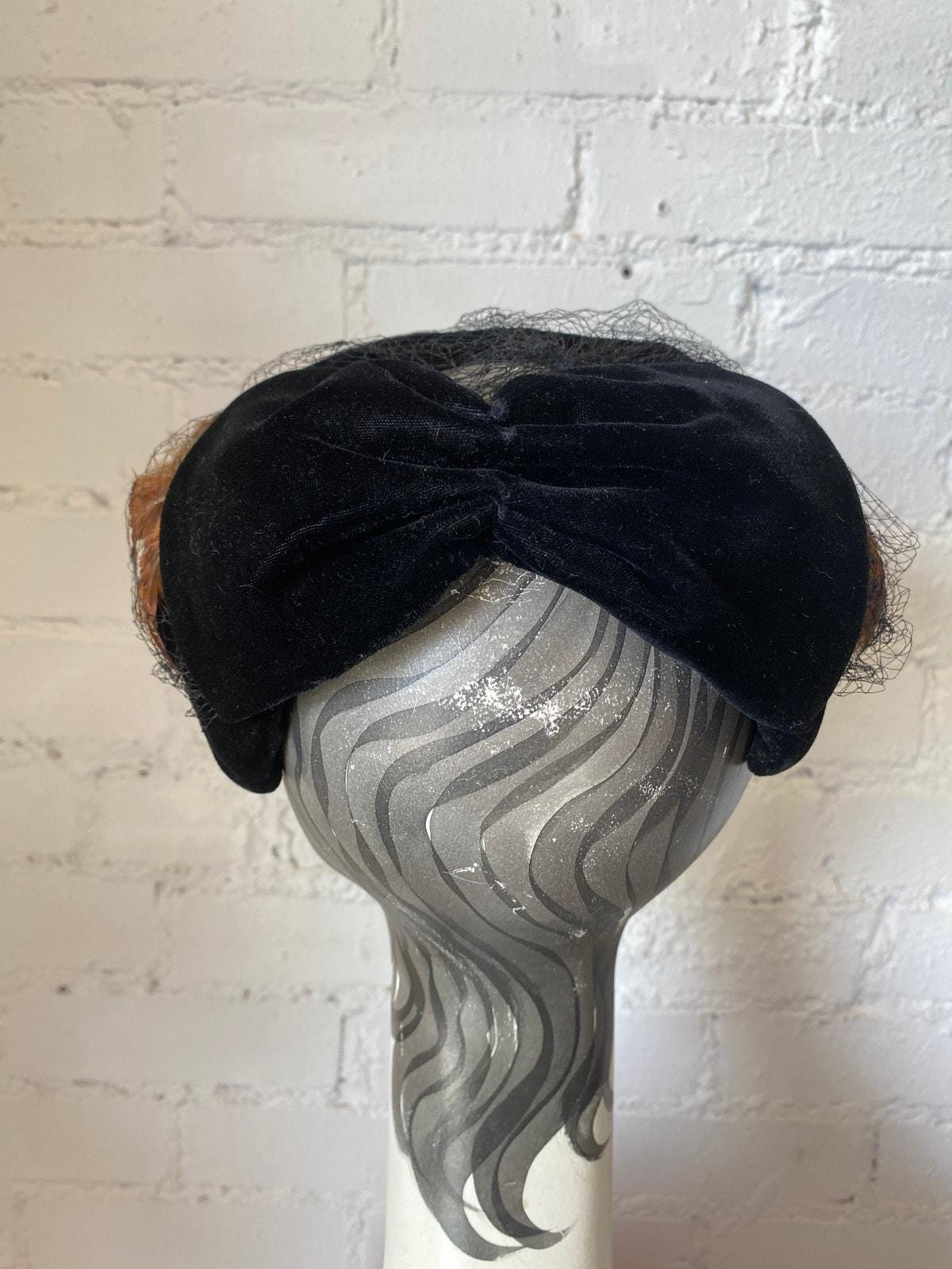 PRETTY 1950\'s PHEASANT FEATHER COVERED COCKTAIL HAT EDGED IN BLACK VELOUR 1950s Pheasant Hat - Etsy main image 2
