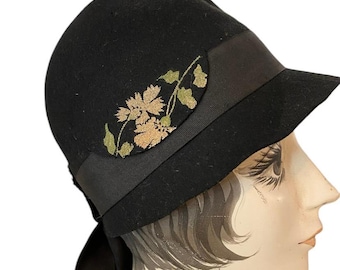 1920s cloche, black wool felt, embroidered, antique hat, embroidered, 21 inch, flapper style, vintage millinery, 20s accessories, Downton