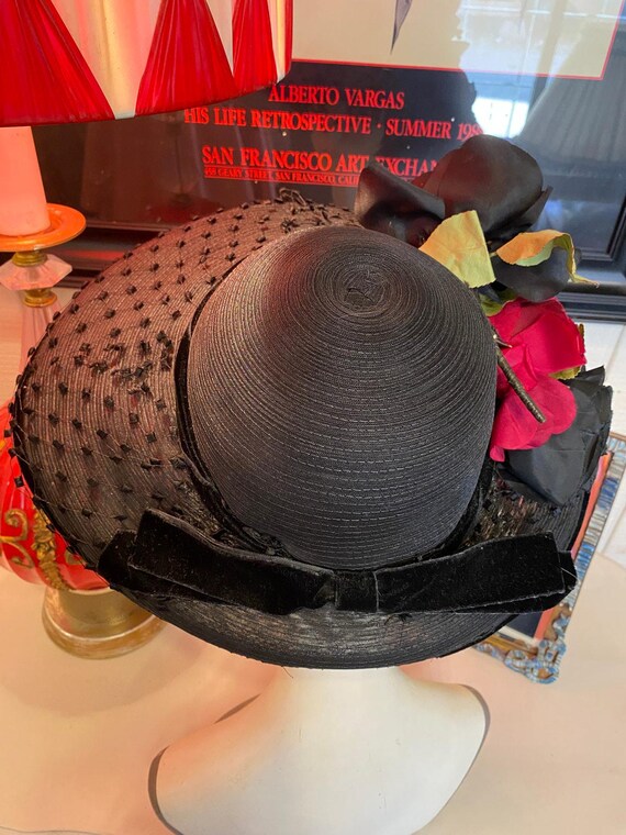 Vintage 1940s Black Straw Wide Brim Hat With Veil and Roses  display picture 3