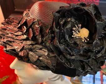 1950 年代の黒い麦わら帽子、白い花、50 年代のビンテージ帽子、ミッド