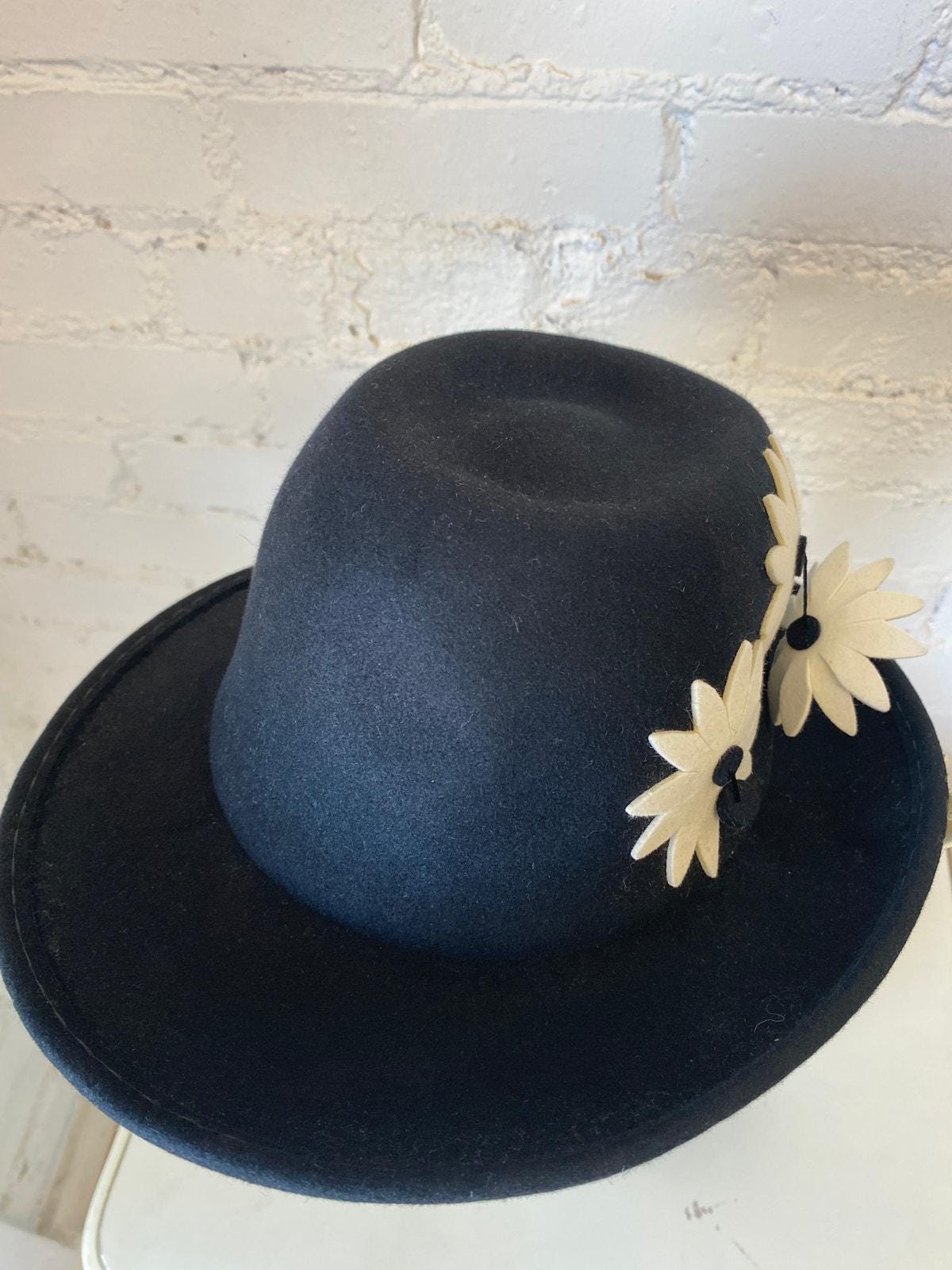 Vintage 1960s Adolfo Black Wool Wide Brim Hat With Daisies  display picture 1