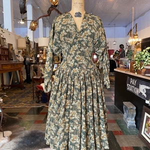 1980s dress, green floral, vintage 80 dress, batwing sleeves, size small, fit and flare, full skirt, 25 waist, 80s does 50s image 8