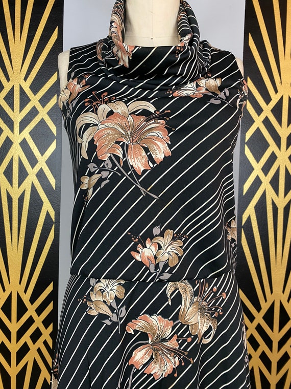 1970s polyester dress, black floral, vinytage 70s… - image 2