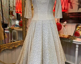 vintage 1950s cream lace fit and flare dress full skirt 50s wedding s/m bridal
