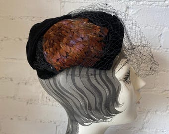 Vintage 1950s Velvet Headpiece With Feathers Pheasant Veil  display picture 3