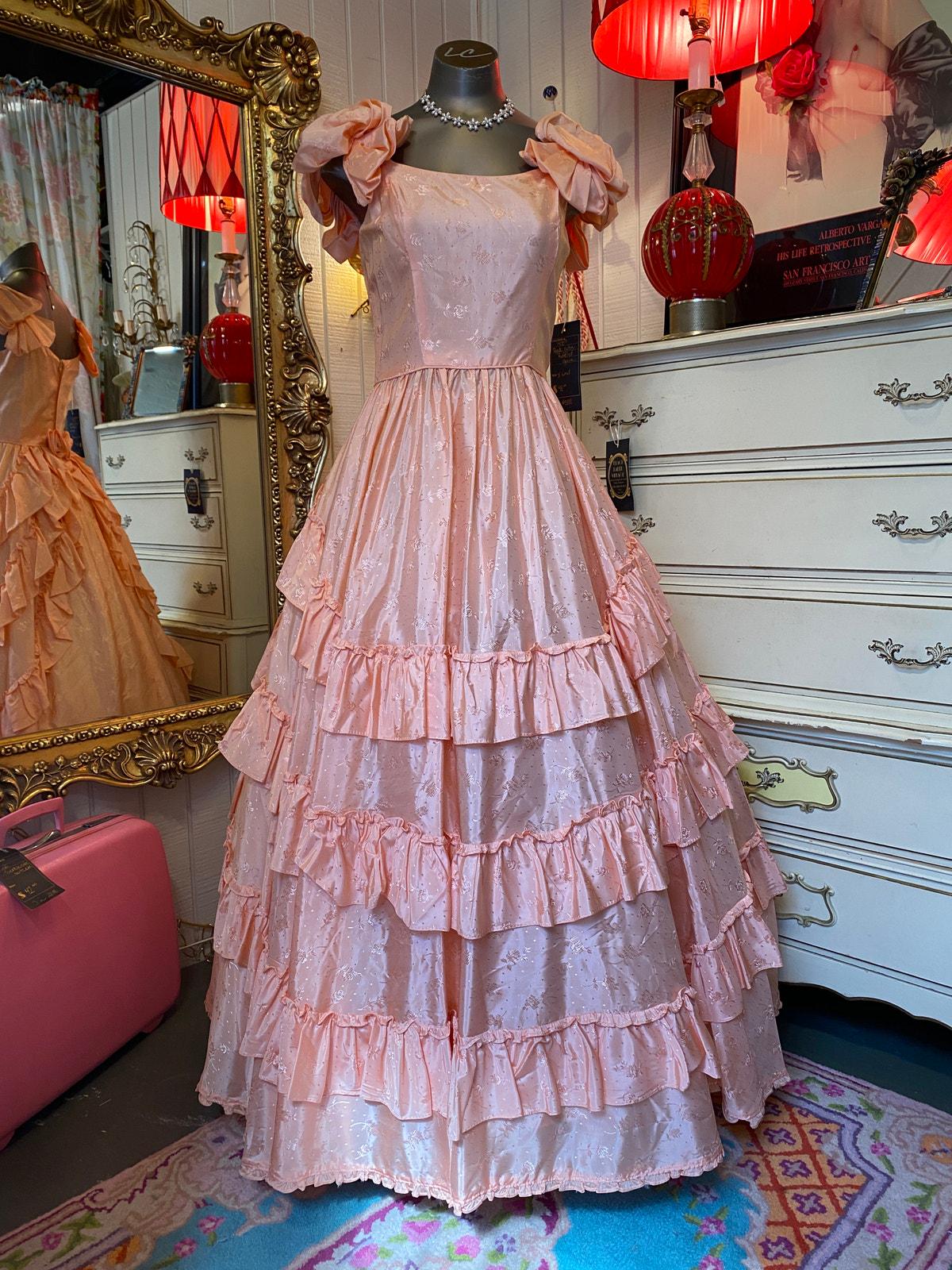 Vintage 1980s peach brocade prom dress small tiered ruffles fit and flare gown