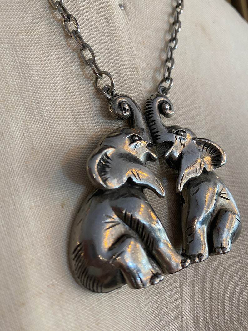 1970s necklace, novelty, double elephants, vintage jewelry, animals, silver tone, chunky pendant, good luck charm, late 60s, mod, funky image 3