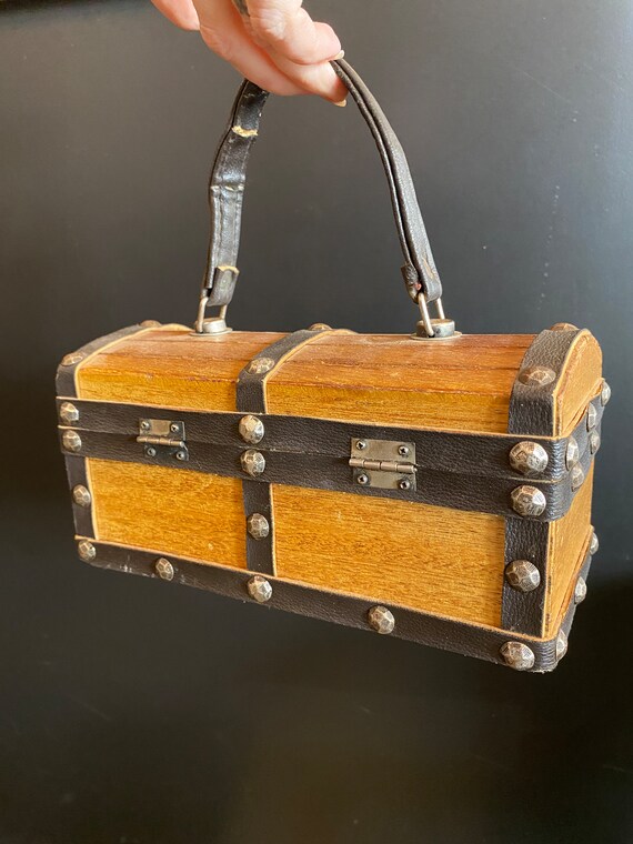 1960s box purse, treasure chest, vintage handbag, nov… Gem
