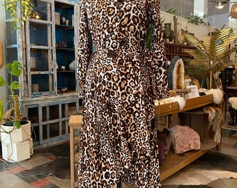 leopard print wrap dress, y2k fashion, vintage 90d dress, tie through waist, full skirt, long sleeve, small, classic, pin up