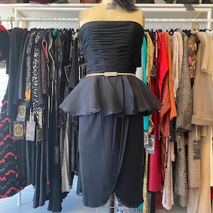 abito da cocktail vintage anni '80 arricciato senza spalline in jersey nero peplo jill richards s