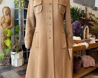 1970s wool coat, camel colored, dog ear collar, vintage outerwear, breast pockets, mod style, french cuff, embroidered trim, medium